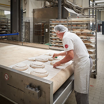 Elektriker oder Elektrikerin mit Hausmeistertätigkeiten in Augsburg – auf Minijob-Basis | Bäckerei Schubert