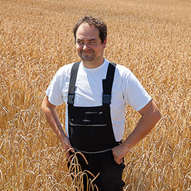 Bauer Marquardt im Dinkel Feld