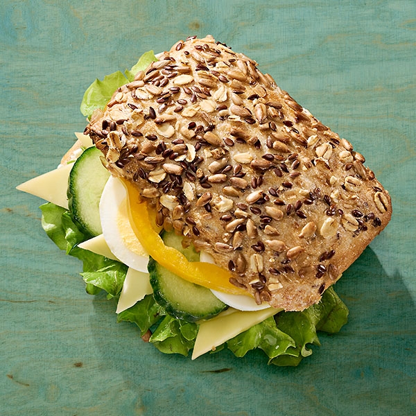 Körnersemmel mit Käse