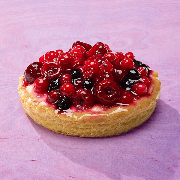 Mürbeteiggebäck mit Frischkäse-Cremefüllung und Beerenmischung