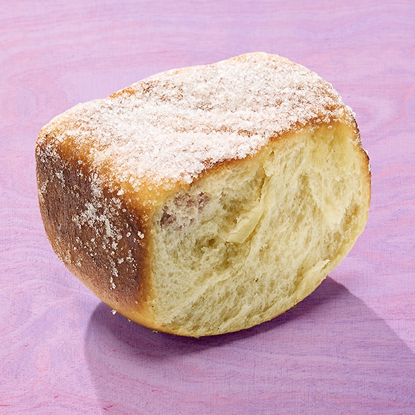 Hefeteiggebäck mit Zwetschgenfüllung