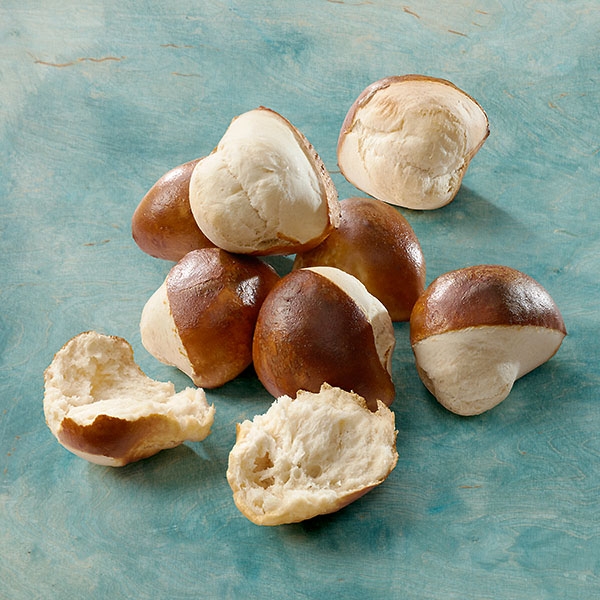 Weizenbrötchen gelaugt Weizenbrötchen gelaugt