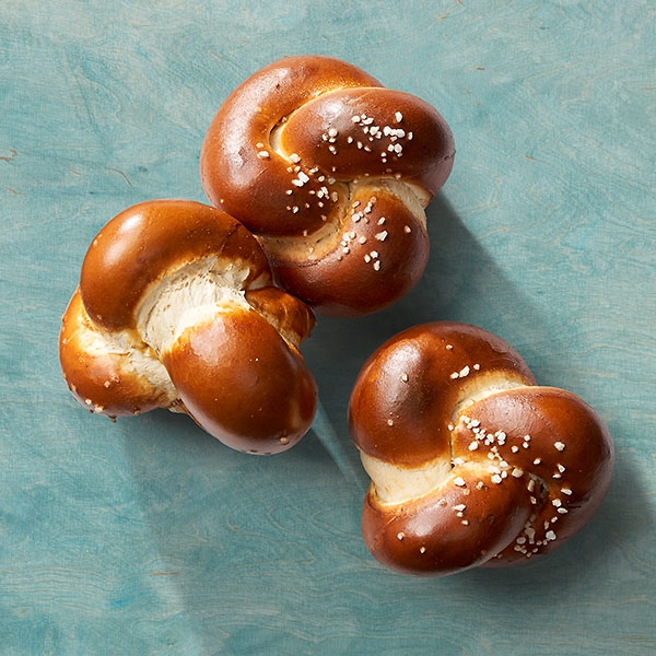 Dinkelbrötchen gelaugt Dinkelbrötchen gelaugt