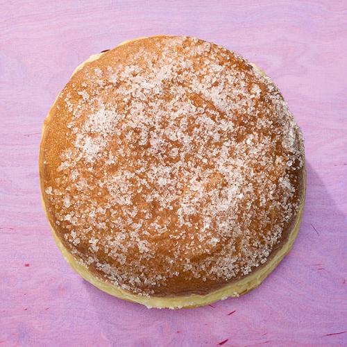 Hefeteiggeb&auml;ck mit Hagebuttenkonfit&uuml;ref&uuml;llung