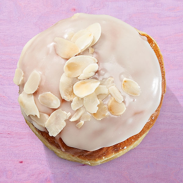 Hefeteiggebäck mit Vanillepuddingfüllung Hefeteiggebäck mit Vanillepuddingfüllung