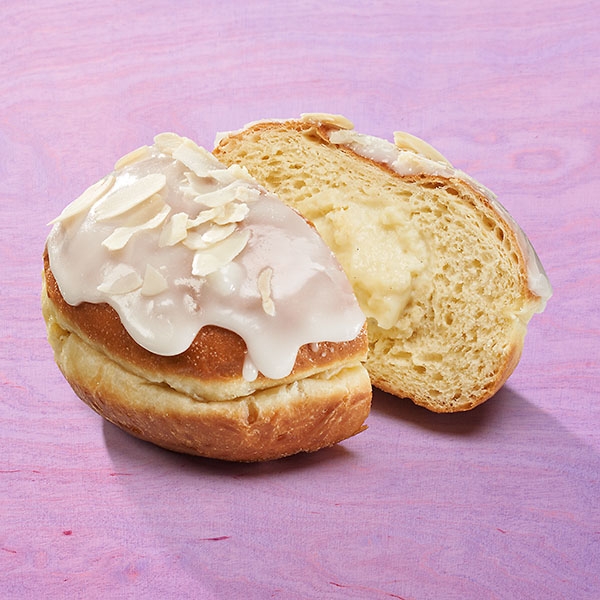 Hefeteiggebäck mit Vanillepuddingfüllung Hefeteiggebäck mit Vanillepuddingfüllung