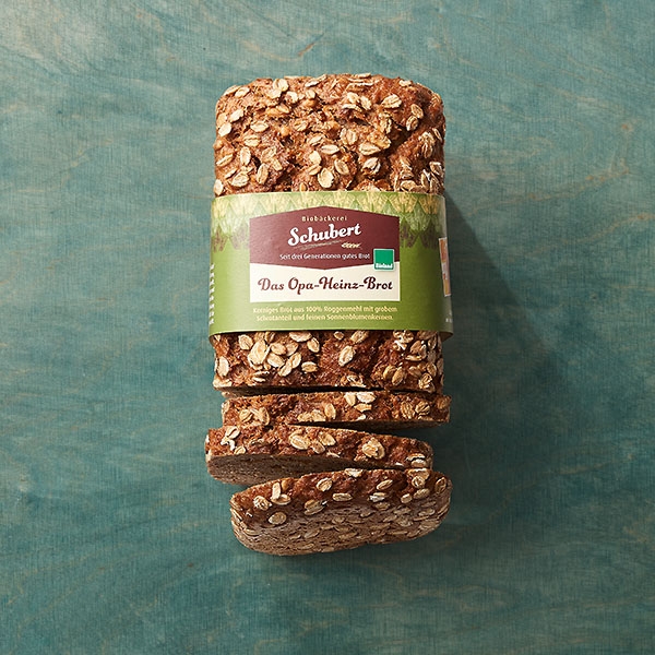 Roggenvollkornbrot mit Sonnenblumenkernen Roggenvollkornbrot mit Sonnenblumenkernen
