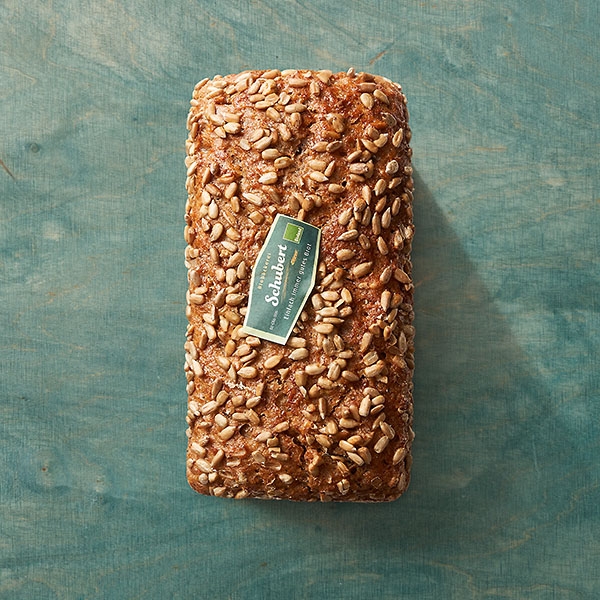 Roggenmisch-Vollkornbrot mit Sonnenblumenkernen Roggenmisch-Vollkornbrot mit Sonnenblumenkernen