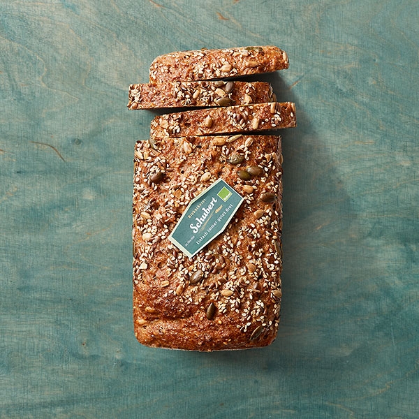 Sechskorn-Vollkornbrot mit angekeimten Getreide Sechskorn-Vollkornbrot mit angekeimten Getreide