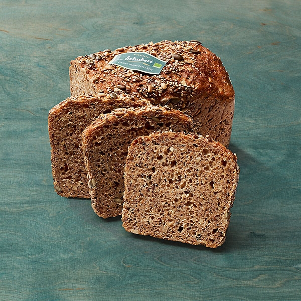 Sechskorn-Vollkornbrot mit angekeimten Getreide Sechskorn-Vollkornbrot mit angekeimten Getreide
