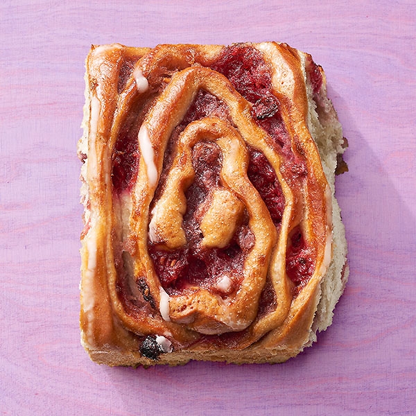 veganes Hefeteiggebäck mit Himbeer-Johannisbeere-Füllung veganes Hefeteiggebäck mit Himbeer-Johannisbeere-Füllung