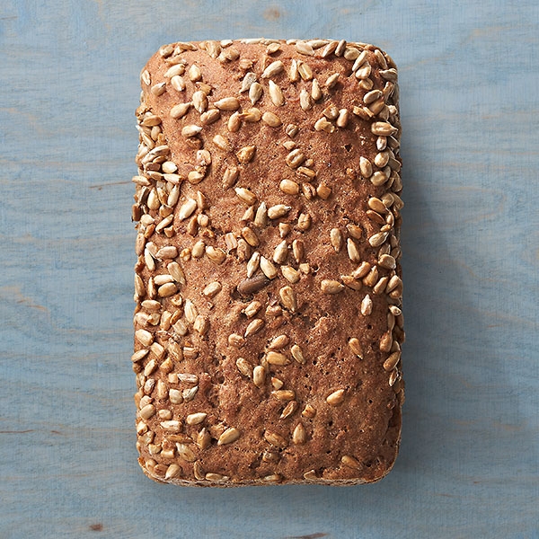 Glutenfreies Brot mit Kürbis- und Sonnenblumenkernen Glutenfreies Brot mit Kürbis- und Sonnenblumenkernen
