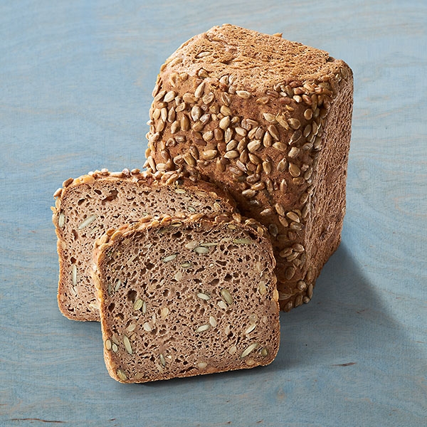 Glutenfreies Brot mit Kürbis- und Sonnenblumenkernen Glutenfreies Brot mit Kürbis- und Sonnenblumenkernen