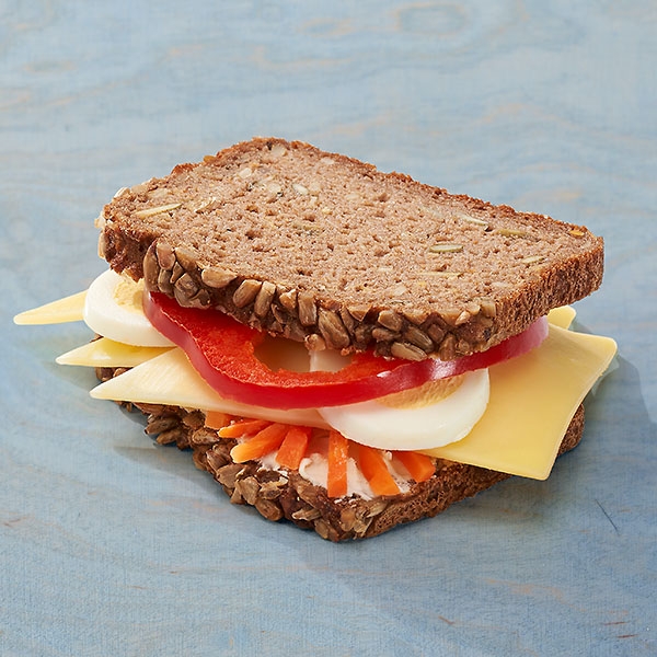 glutenfreies Brot mit Käse belegt glutenfreies Brot mit Käse belegt
